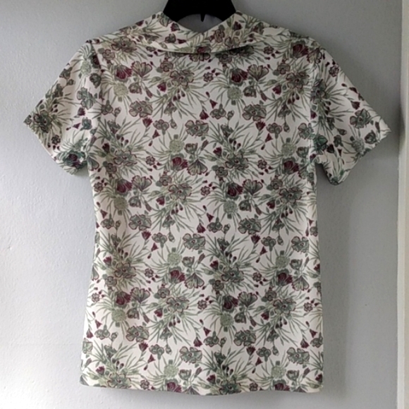 Women's Floral Button Down Short Sleeve Shirt - Picture 5 of 5